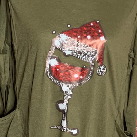 3/$20 NWOT Women’s Green Christmas Wine oversized lightweight dress nightshirt - Picture 4 of 7